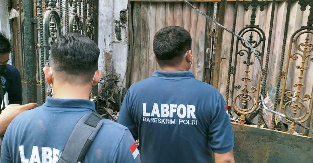 Puslabfor Periksa Rumah Korban Kebaran Satu Keluarga Tewas