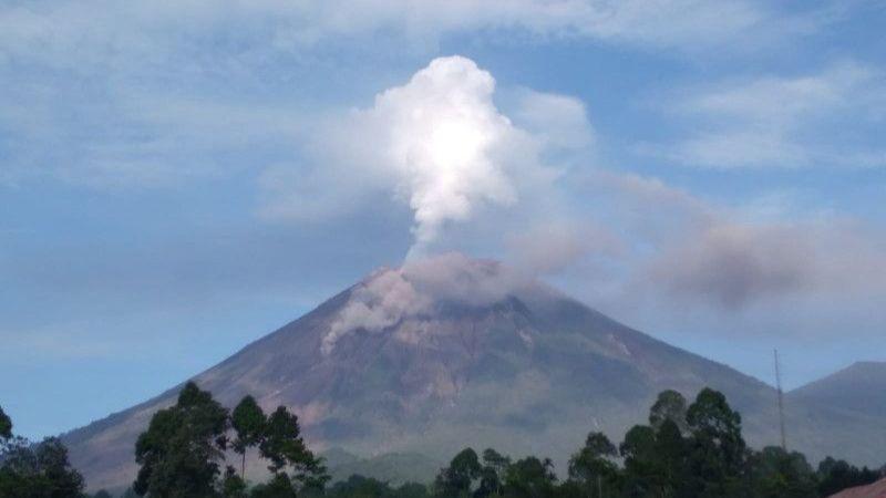 Warga Diminta Terus Waspada, Gunung Semeru Masih Alami Letusan dan Guguran