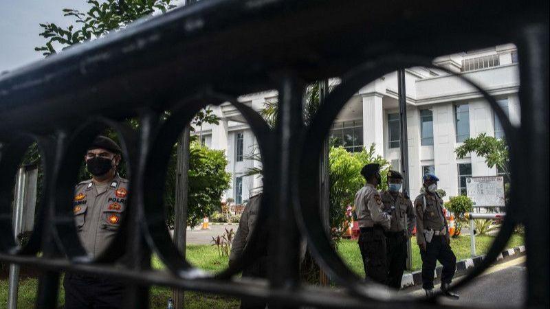 Ada 2 Pria Mencurigakan Saat Persidangan Munarman, Keliling Pengadilan 3 Kali dan Merekam, Begini Pengakuannya Saat Ditangkap