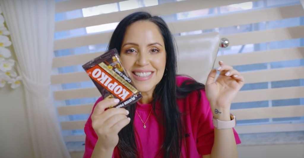 Setelah Song Joong Ki, Kini Giliran Penyanyi Sandra Cires Viral Usai Makan Kopiko