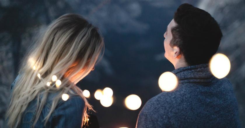 Si 'Dia' Mungkin Tidak Nyaman Saat Pertemuan Pertama? Simak Ulasannya