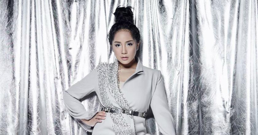 Nagita Slavina Umbar Belahan Dada, Warganet Ingatkan Segera Berhijab