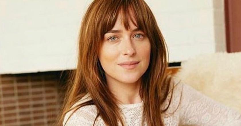 Dakota Johnson Gagal Fokus Saat Lihat Tubuh Berotot Chris Hemsworth
