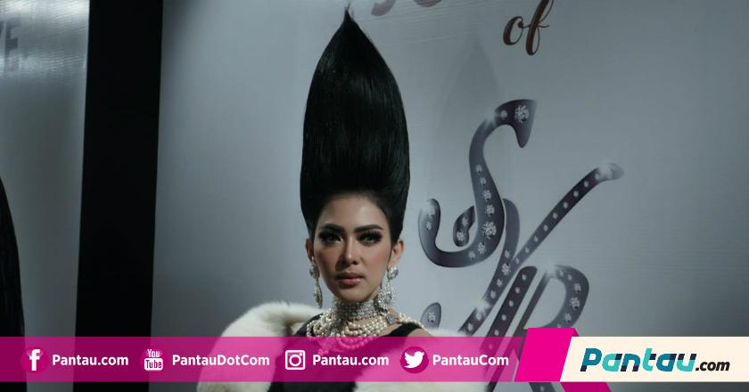 'Stand up Comedy' Syahrini Berhasil Mengundang Tawa Penonton