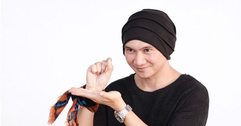 Anji Terlalu Sibuk, Saga Protes dan Pilih Hidup Miskin