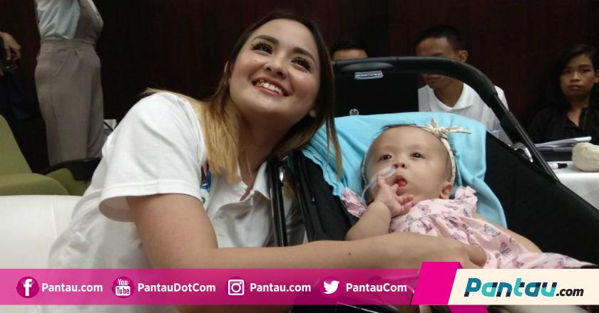 Kisah Gigih Joanna Alexandra Rawat Anak yang Idap Penyakit Langka