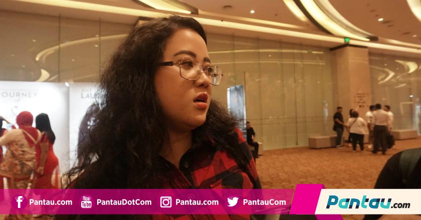 Penonton Kelas Utama Konser Syahrini Belum Terima Merchandise Cincin 24 Karat?