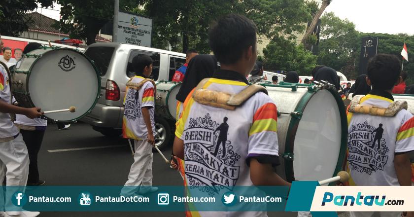 Pendukung Jokowi Padati Tugu Proklamasi, Nyanyikan Yel Diiringi Marching Band