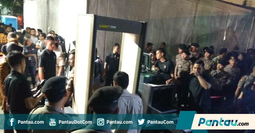 Jelang Pengambilan Nomor Urut Capres Cawapres, Pengamanan di KPU Diperketat