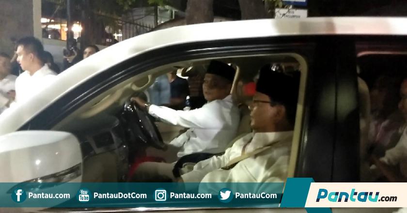 Ketegangan Sempat Warnai Kedatangan Prabowo-Sandi di Gedung KPU