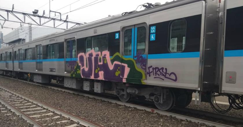 Miris, Belum Difungsikan Kereta MRT di Depo Lebak Bulus Dicoret-coret
