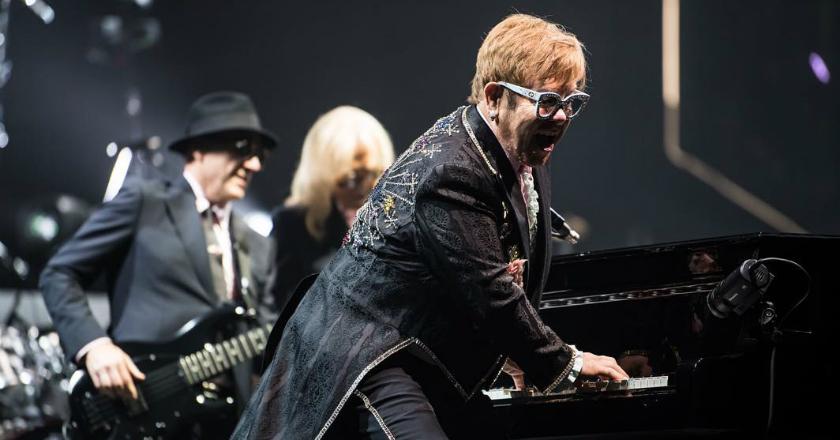 Ingin Fokus ke Keluarga, Elton Jhon Malah Teken Kontrak dengan UMG?