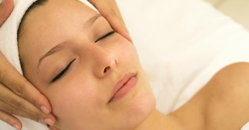 Viral! Seorang Wanita Mengaku Tertular HIV Akibat Facial