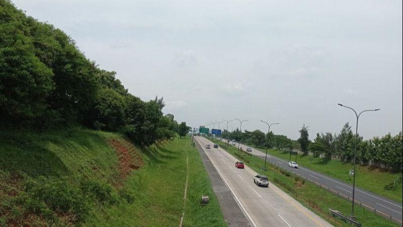 Tol Cikampek Terpantau Ramai Lancar pada Minggu sore
