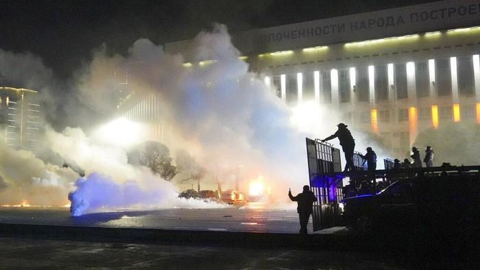 Pegawai Konsulat AS Ramai-ramai Selamatkan Diri dalam Kerusuhan Kazakhstan