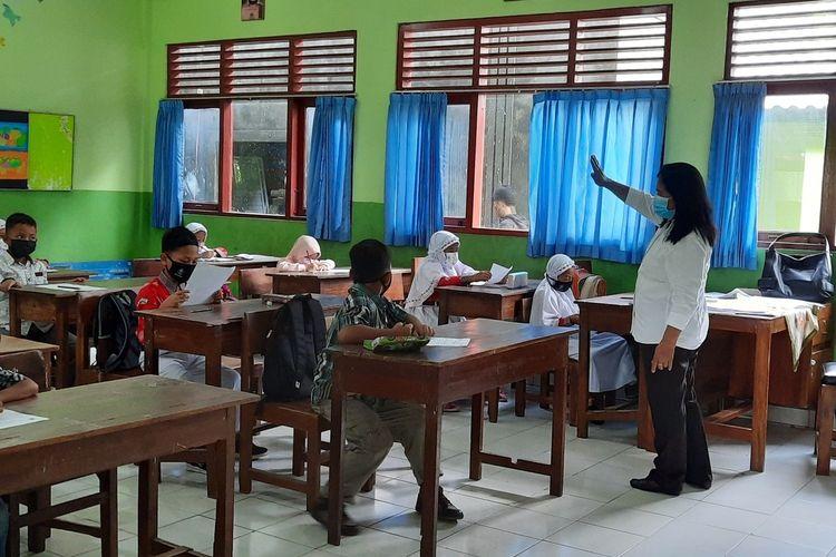 Sekolah Tatap Muka saat Omicron Melonjak? Ini kata Pakar