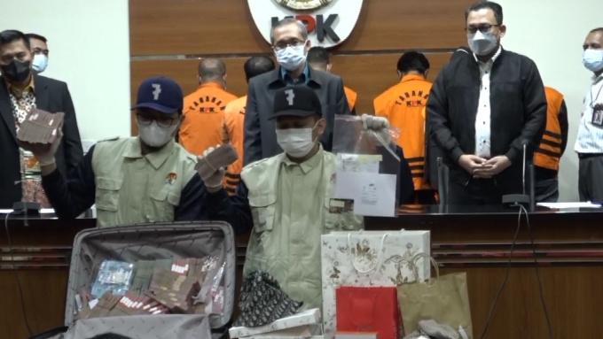 Topi Dior Rp12,5 Juta Milik Eks Bupati PPU Dilelang, Minat?