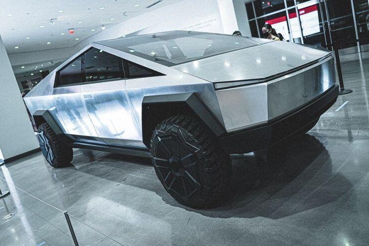 Para Sultan Sabar Ya, Tesla Undur Produksi Cybertruck ke 2023