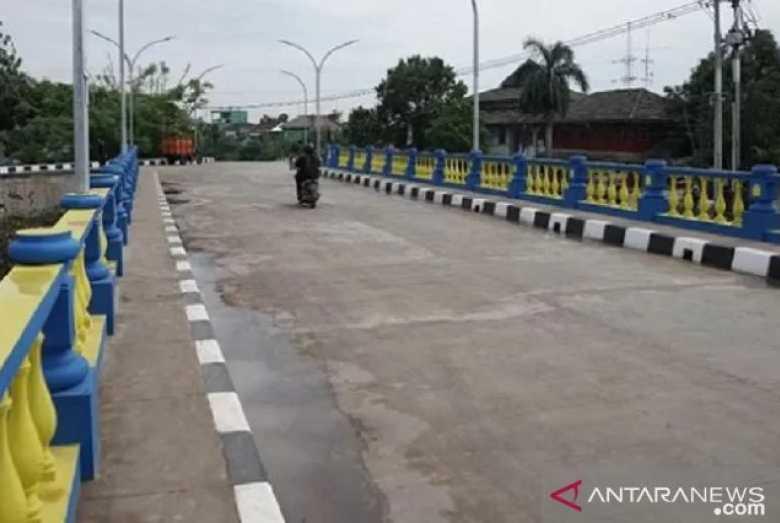 Baru Diresmikan Bupati, Jembatan Senilai Rp10 Miliar di Karawang Amblas