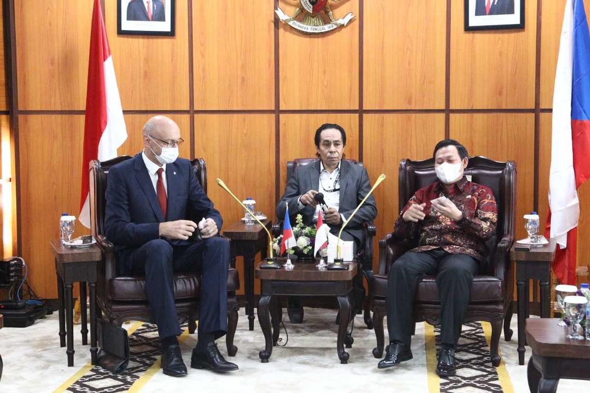 Wakil Ketua DPD RI Terima Kunjungan Dubes Republik Ceko