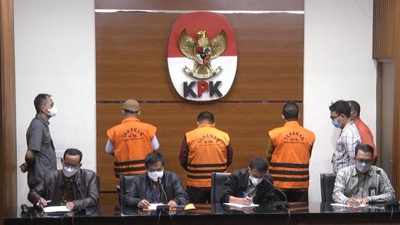 Usai Jadi Tersangka, Hakim PN Surabaya Itong Isnaeni Langsung Ditahan