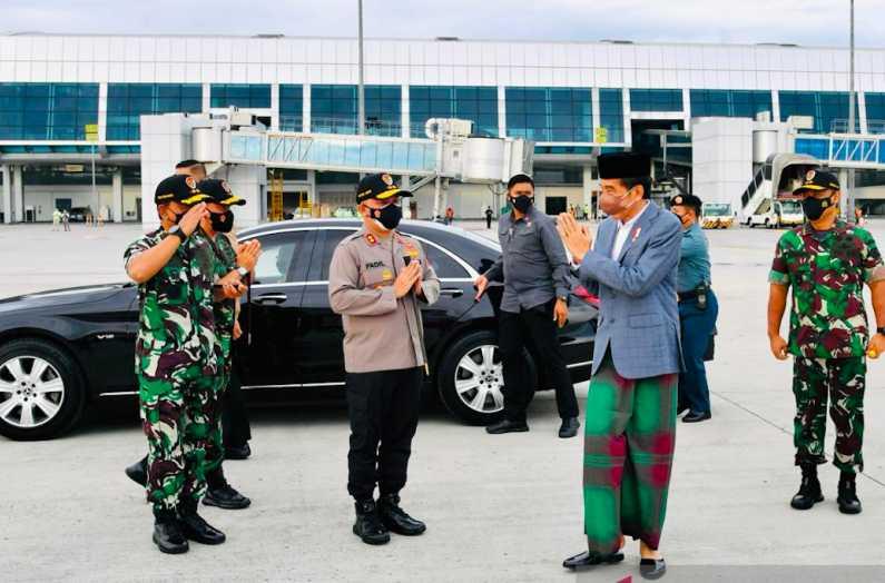 Sarungan, Jokowi Hadiri Pengukuhan Pengurus Besar NU di Kalimantan Timur