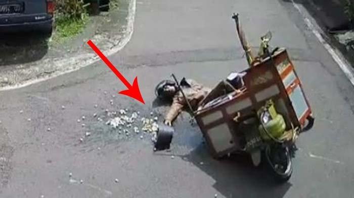 Viral Tukang Bakso Pura-pura Jatuh Terekam CCTV, dan Minta Uang Warga