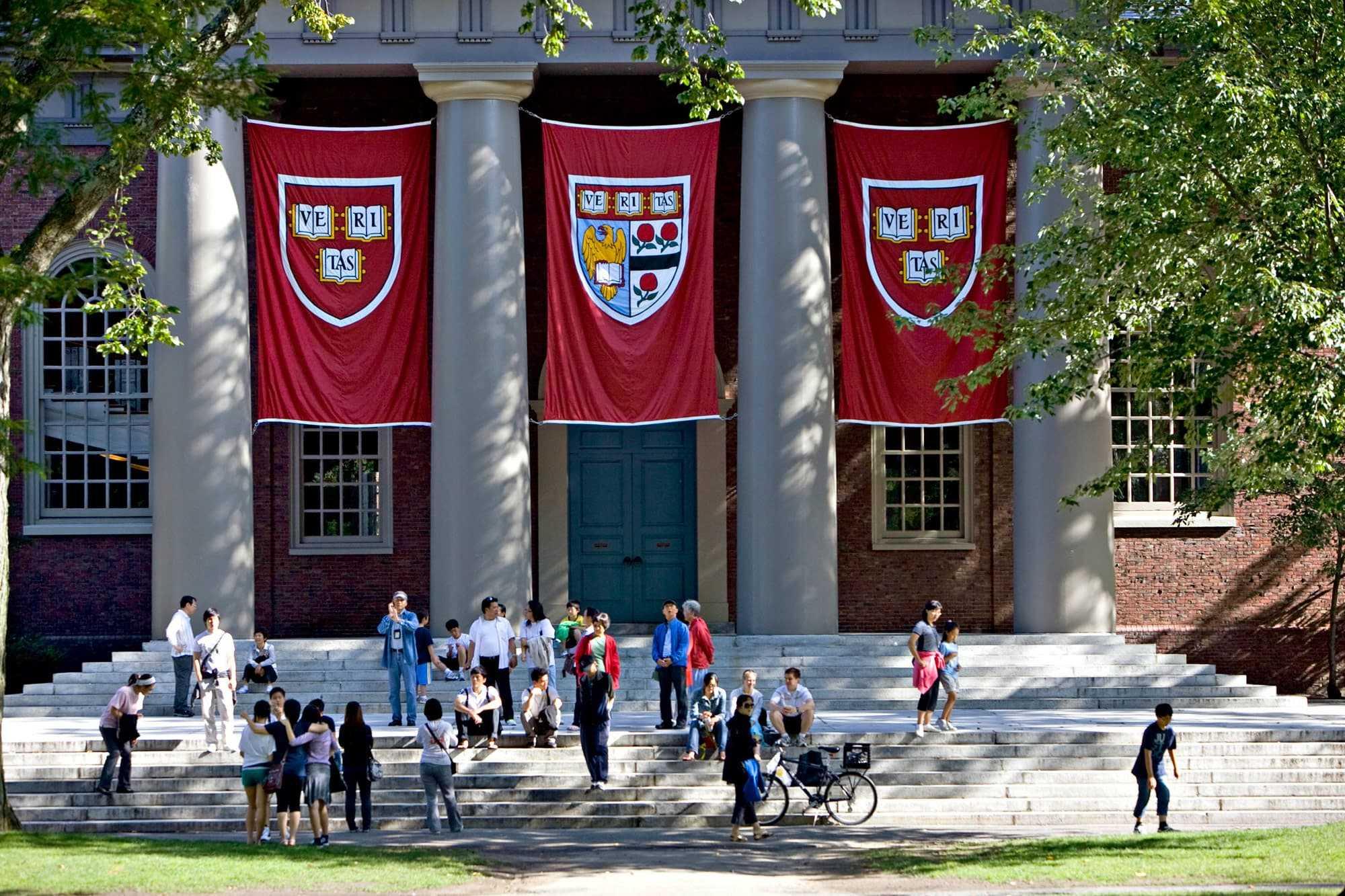 Berani Banget, Tiga Mahasiswi Ini Gugat Universitas Harvard