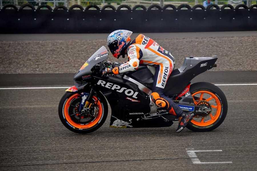 Hari Terakhir Uji Pramusim MotoGP Mandalika 2022, Pol Espargaro Kalahkan Sang Kakak