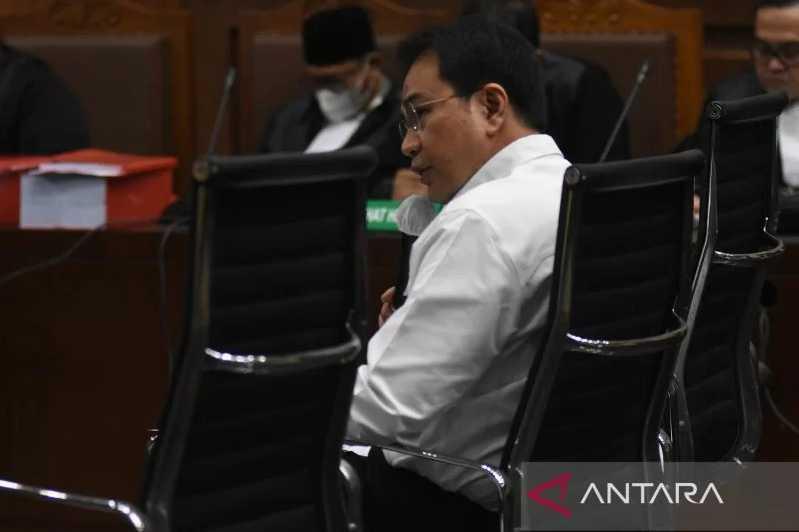 Ketua Hakim Positif Covid-19, Sidang Putusan Azis Syamsudin Ditunda