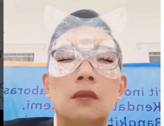 Waduh! Ridwan Kamil Mendadak Jadi 'Cewek Bening' saat Rapat dengan Luhut