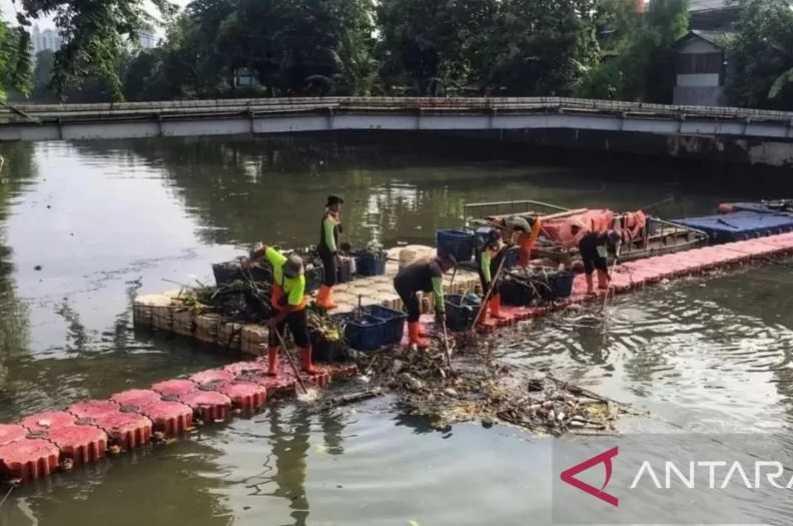 Mengerikan, Sampah di Sungai Jakarta Selama 3 Bulan Melebihi Luas Kawasan Monas