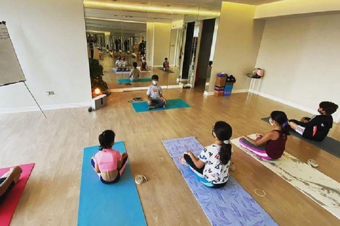 Gokil, Bocah 9 Tahun Cetak Rekor Jadi Instruktur Yoga Termuda di Dunia