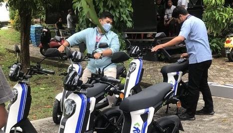 Guna Bantu Mobilitas Pekerja Bandara Soetta, Angkasa Pura II Hadirkan Motor Listrik Bernama eMoped