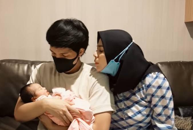 Atta-Aurel Akan Kenalkan Baby A ke Publik Hari Ini?