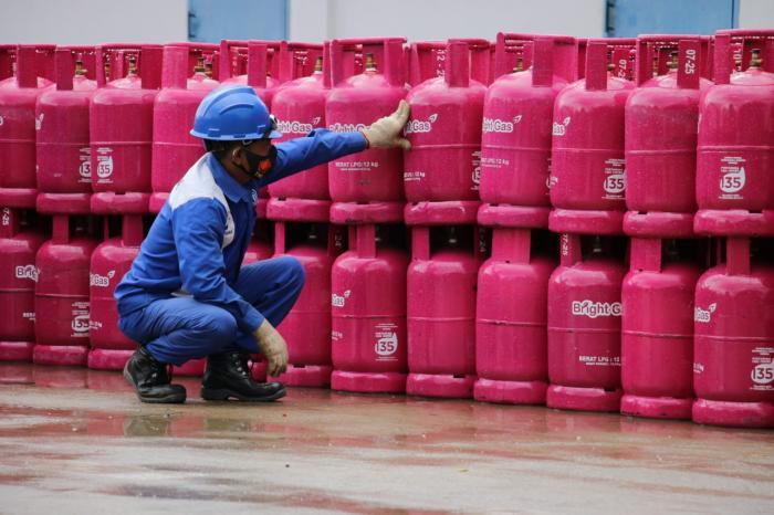 Rakyat Semakin Kencangkan Ikat Pinggang, Harga Gas LPG Hampir Rp200 Ribu