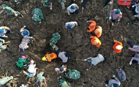 Basarnas Temukan Korban Longsor Malampah yang Tertimbun Tanah Sedalam Tiga Meter