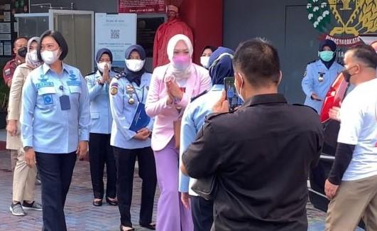 Diberi Kesempatan Kedua Oleh Demokrat Terjun ke Politik, Angie Mau Gak Ya?