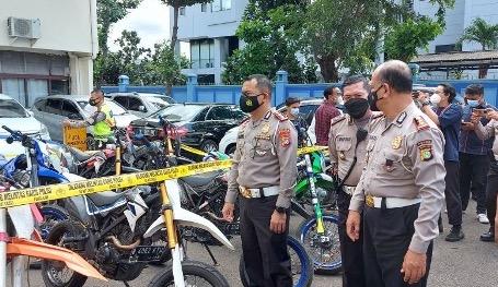 Bablas Masuk Tol Kelapa Gading-Pulo Gebang, Rombongan Supermoto Didenda 500 Ribu