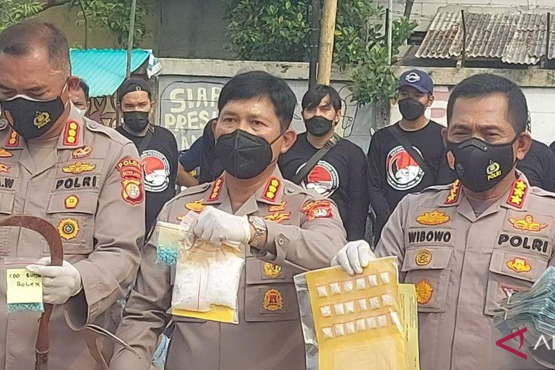 TNI-Polri Gerebek Kampung Bahari, 26 Diduga Bandar Dibekuk, Ribuan Narkoba Disita