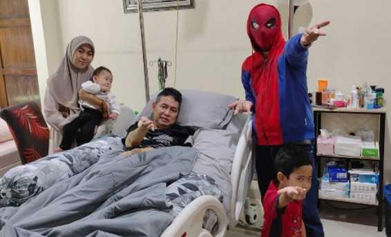 Penulis 'Lupus' Hilman Hariwijaya Meninggal Dunia