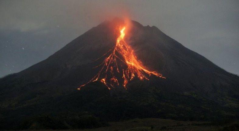 Gunung Merapi Semburkan Awan Panas Guguran, 253 Warga Sleman Mengungsi