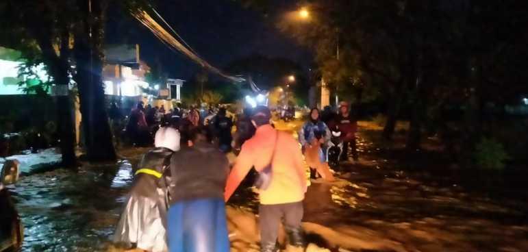 Banjir Bandang Terjang Wilayah Tuban, Satu Warga Meninggal Dunia