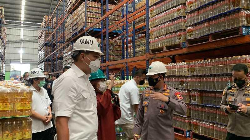 Kapolri dan Mendag Sidak Pabrik Minyak di Jakarta Utara