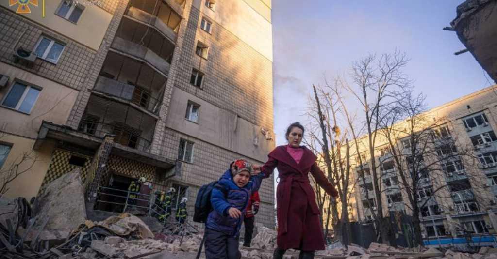 Pasukan Rusia Tembakkan Mortir di Gedung Tempat Warga Berlindung