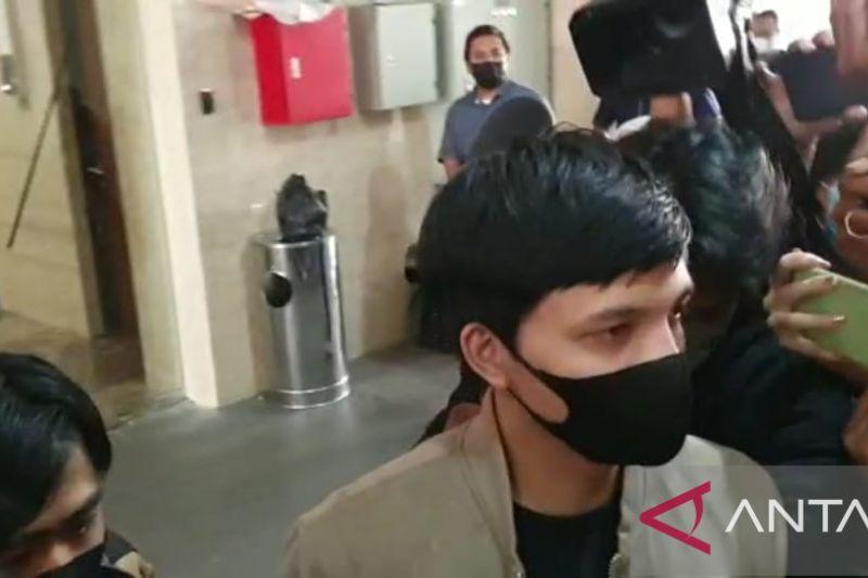 Atta Halilintar 'Seserahan' Tas Dior Doni Salmanan ke Bareskrim Polri