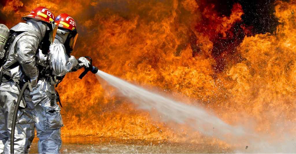 Pemukiman Padat Penduduk Cipete Terbakar, Damkar DKI Jakarta Terjunkan 23 Mobil Pemadam dan Puluhan Petugas untuk Taklukkan Si Jago Merah
