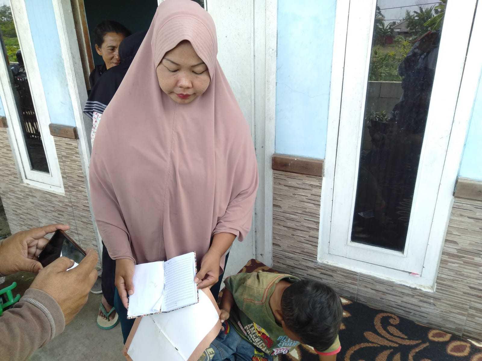 Ampun Dah, Bocah Tiga Tahun  Makan Sandal, Styrofoam Dan Kertas