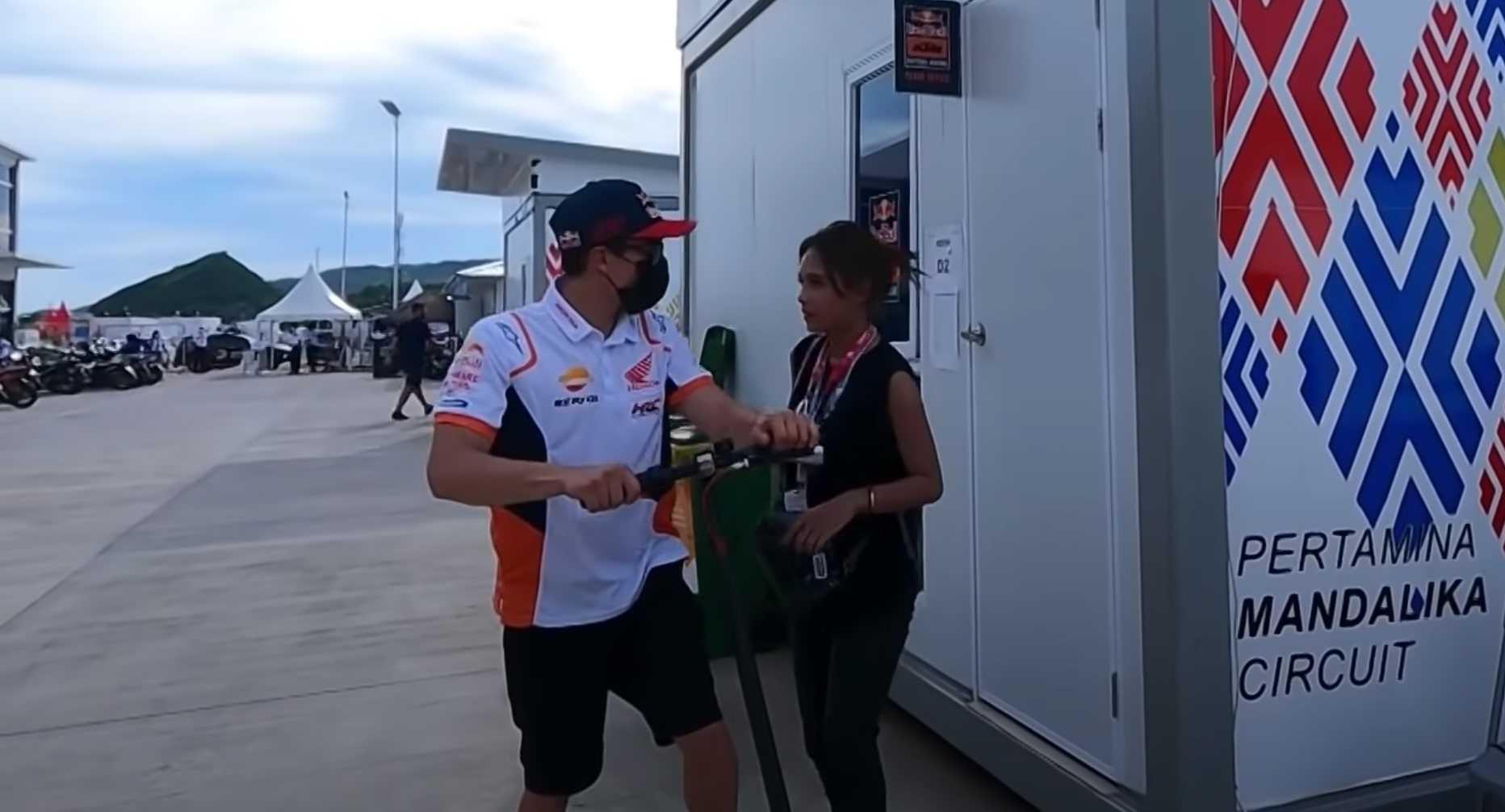 Marc Marquez Bukan Kasih Kunci buat 'Ngamar', Dengerin nih Penjelasan Angie Ang