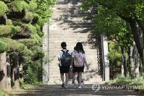 52 Sekolah di Seoul Menghapus Peraturan tentang Pakaian Dalam Siswa